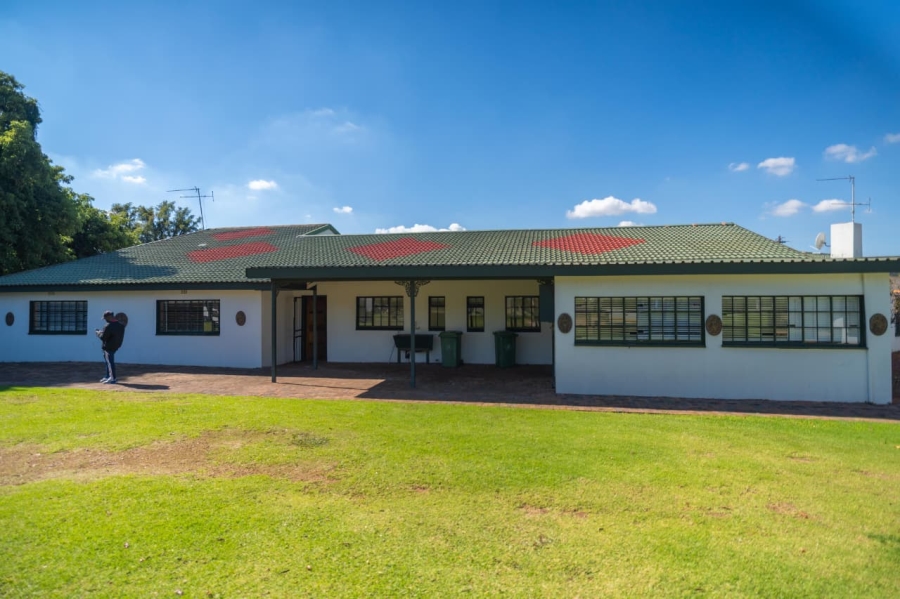 24 Bedroom Property for Sale in Golf View Gauteng