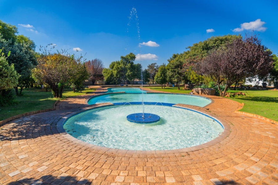 24 Bedroom Property for Sale in Golf View Gauteng