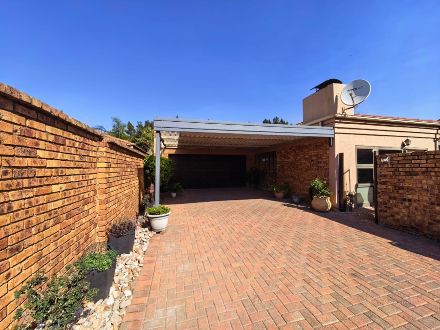 3 Bedroom Property for Sale in Ravenswood Gauteng