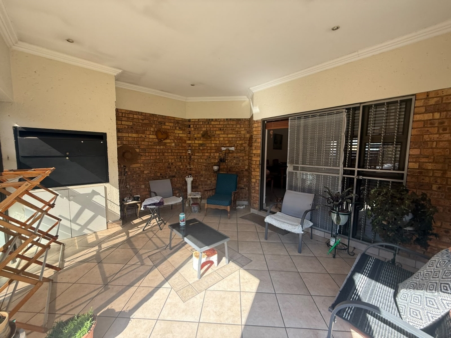 3 Bedroom Property for Sale in Ravenswood Gauteng