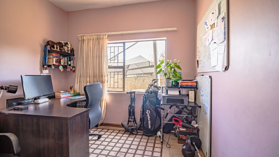 3 Bedroom Property for Sale in Corlett Gardens Gauteng