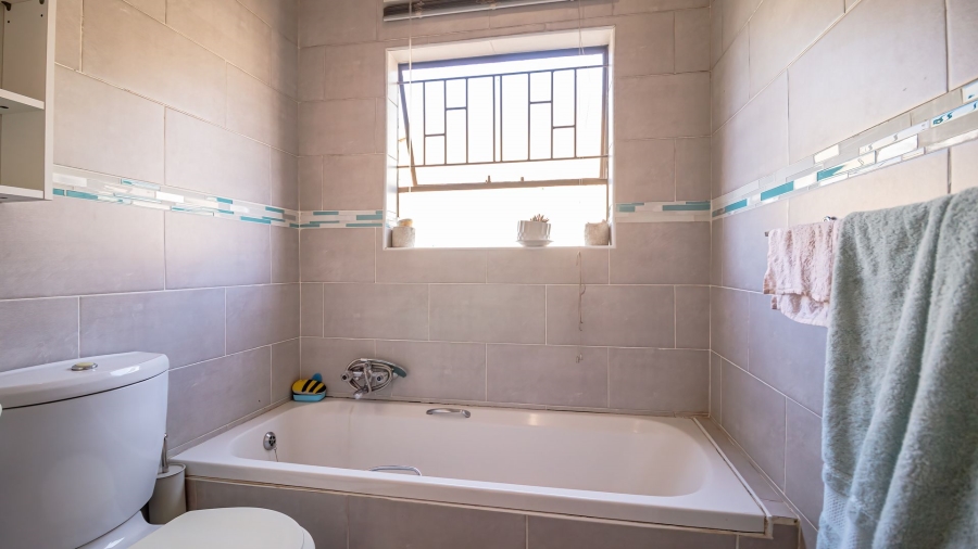 3 Bedroom Property for Sale in Corlett Gardens Gauteng