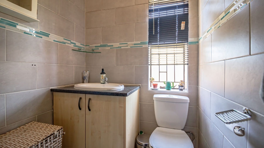 3 Bedroom Property for Sale in Corlett Gardens Gauteng