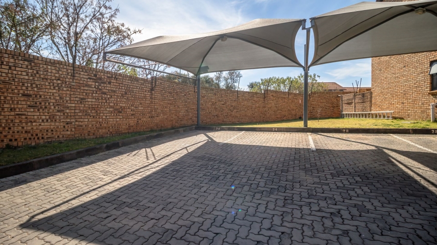 3 Bedroom Property for Sale in Corlett Gardens Gauteng