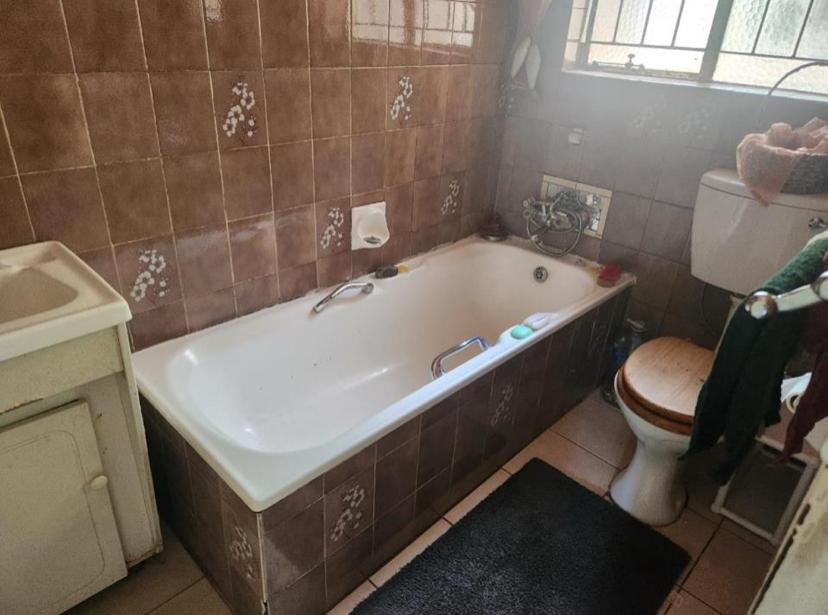 3 Bedroom Property for Sale in Crystal Park Gauteng