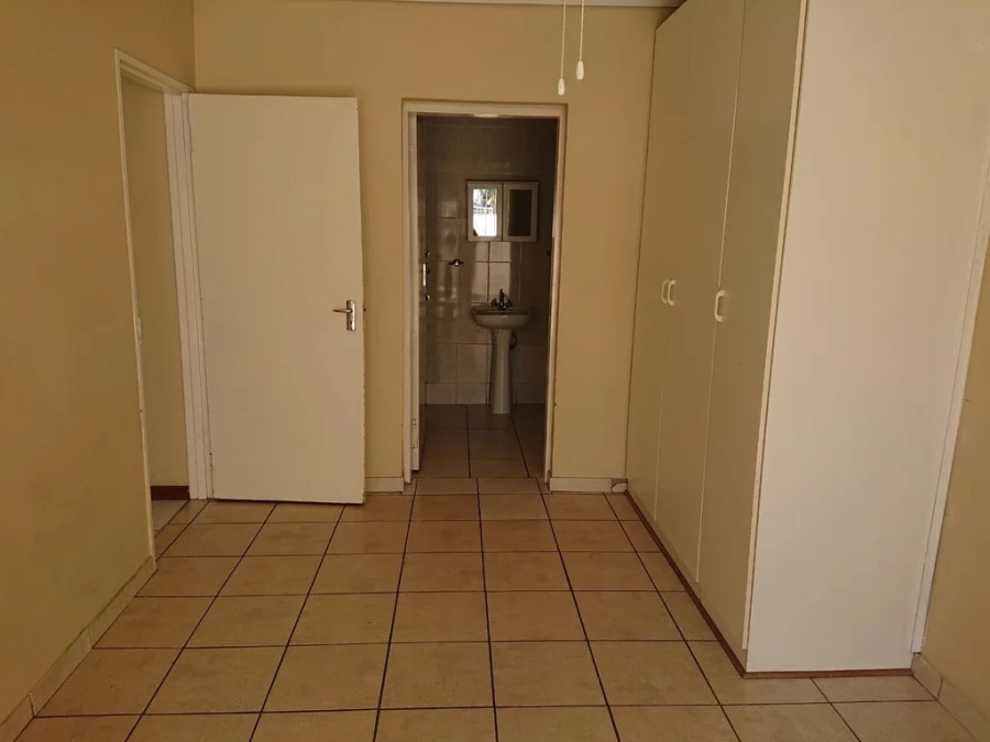 1 Bedroom Property for Sale in Buccleuch Gauteng