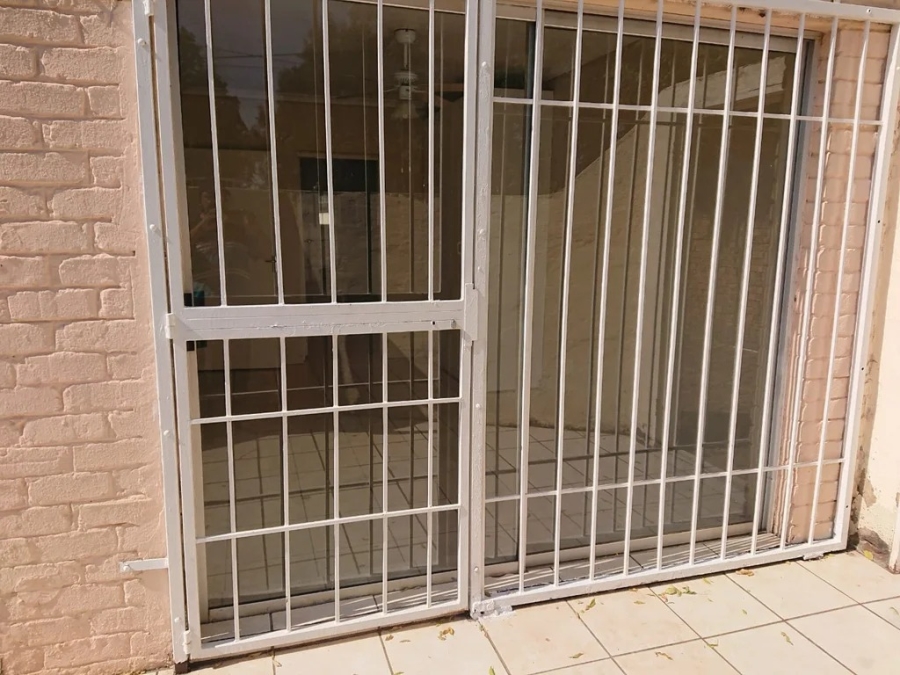 1 Bedroom Property for Sale in Buccleuch Gauteng