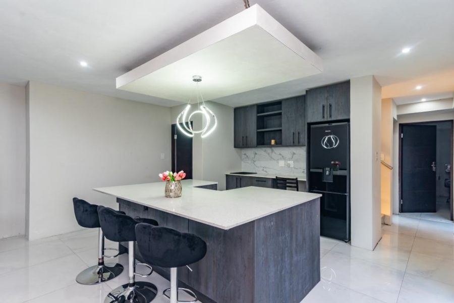 6 Bedroom Property for Sale in Lombardy Estate Gauteng
