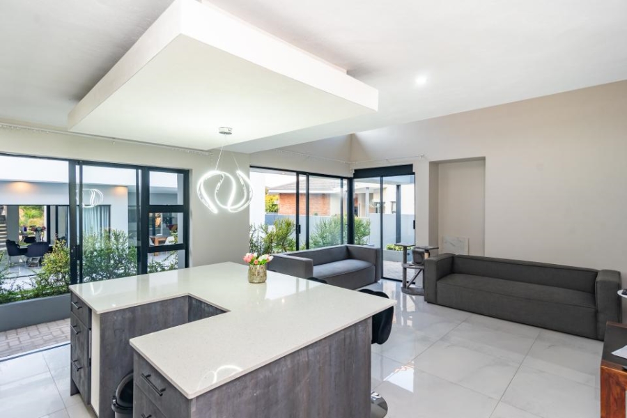 6 Bedroom Property for Sale in Lombardy Estate Gauteng