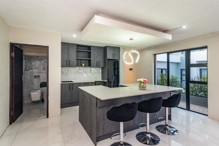 6 Bedroom Property for Sale in Lombardy Estate Gauteng