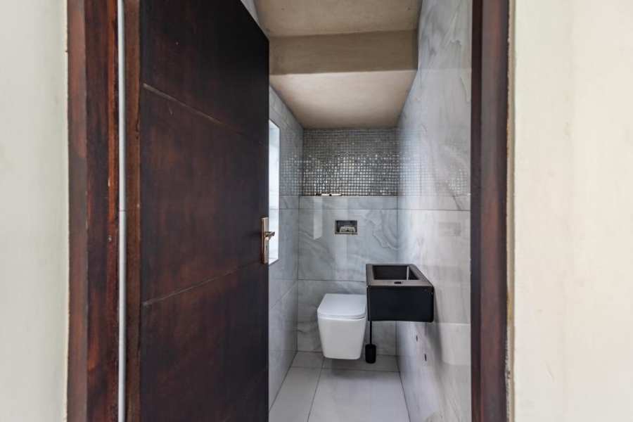 6 Bedroom Property for Sale in Lombardy Estate Gauteng