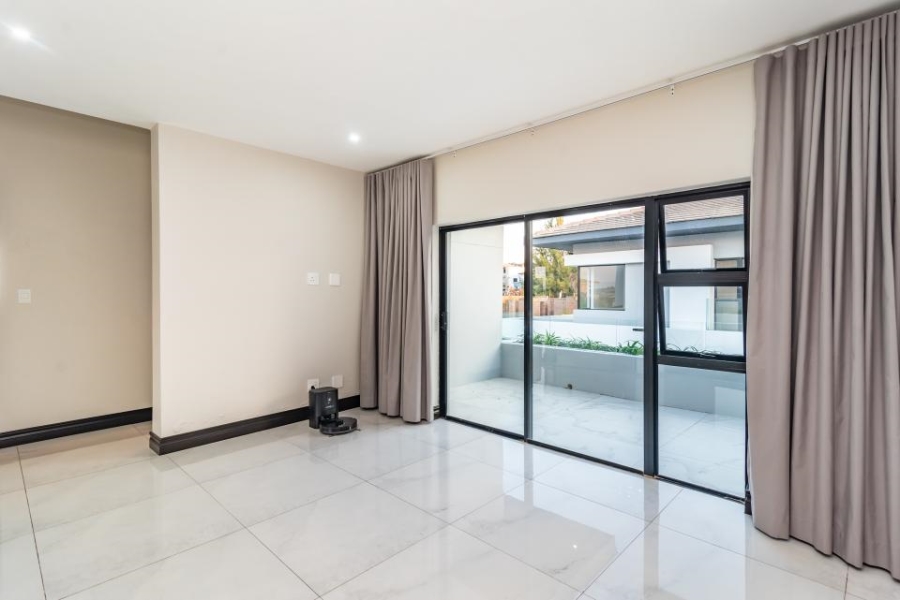 6 Bedroom Property for Sale in Lombardy Estate Gauteng