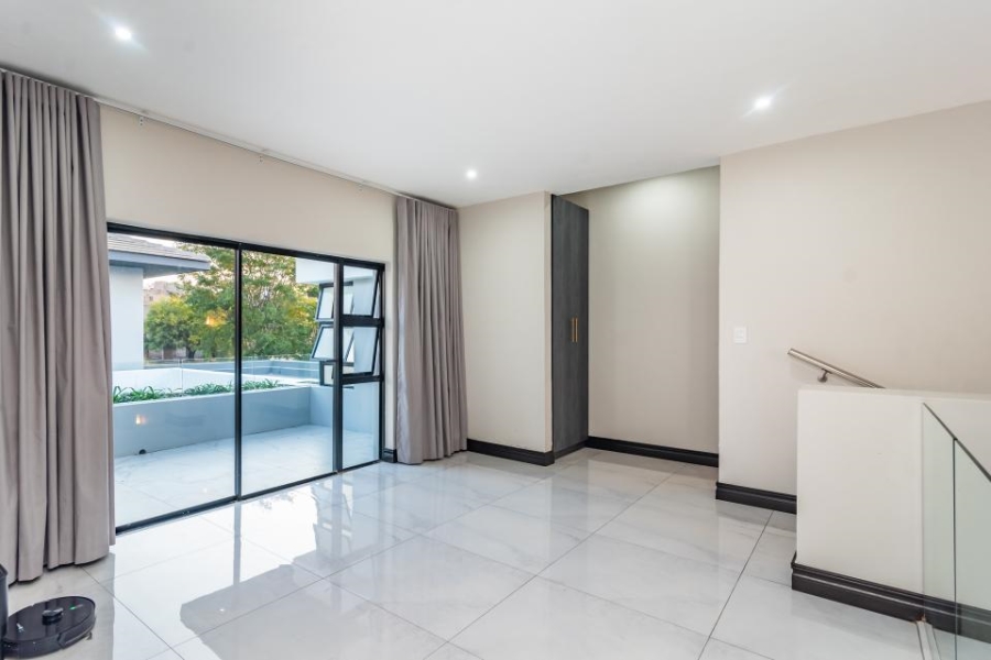 6 Bedroom Property for Sale in Lombardy Estate Gauteng