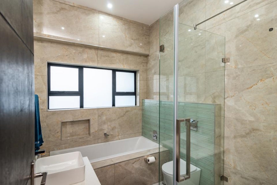 6 Bedroom Property for Sale in Lombardy Estate Gauteng