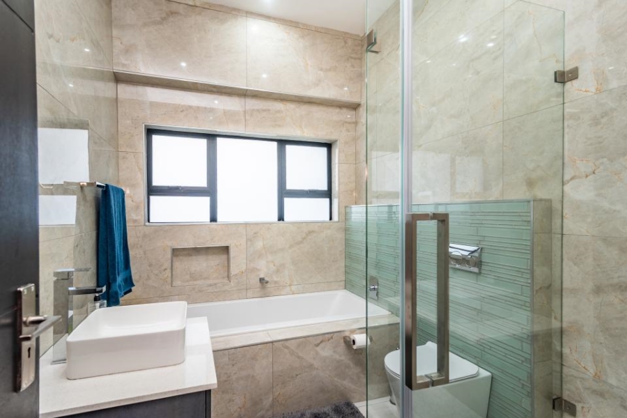 6 Bedroom Property for Sale in Lombardy Estate Gauteng