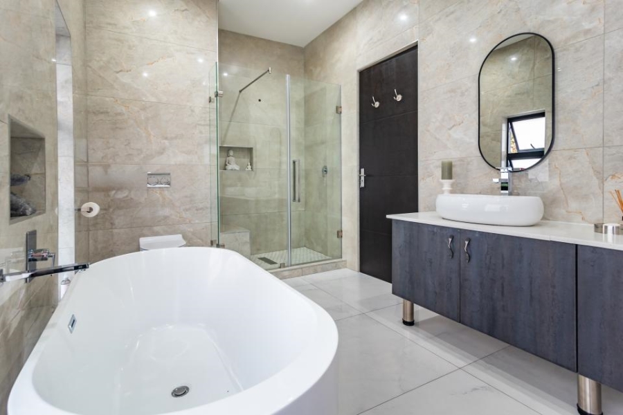 6 Bedroom Property for Sale in Lombardy Estate Gauteng