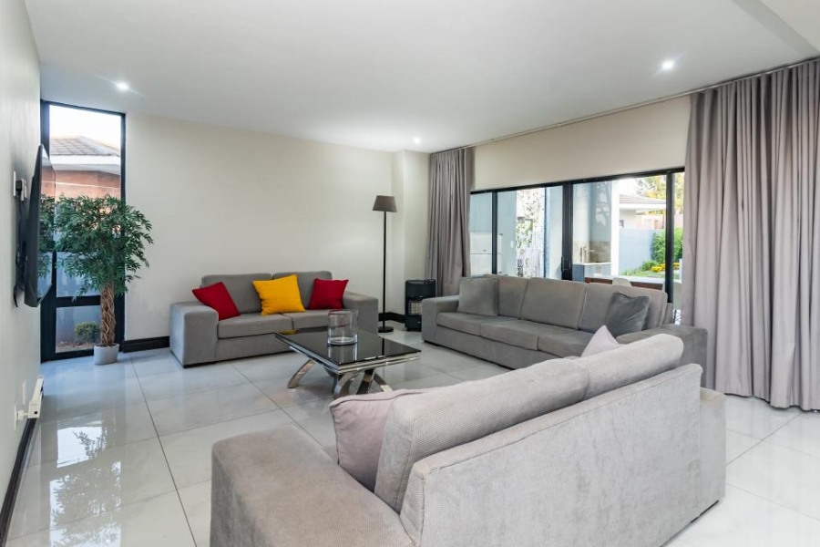 6 Bedroom Property for Sale in Lombardy Estate Gauteng