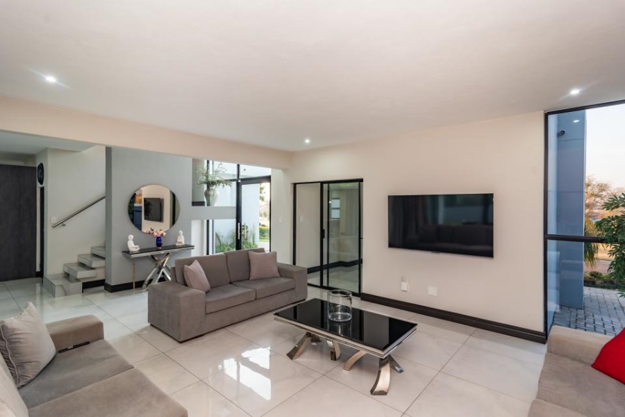 6 Bedroom Property for Sale in Lombardy Estate Gauteng
