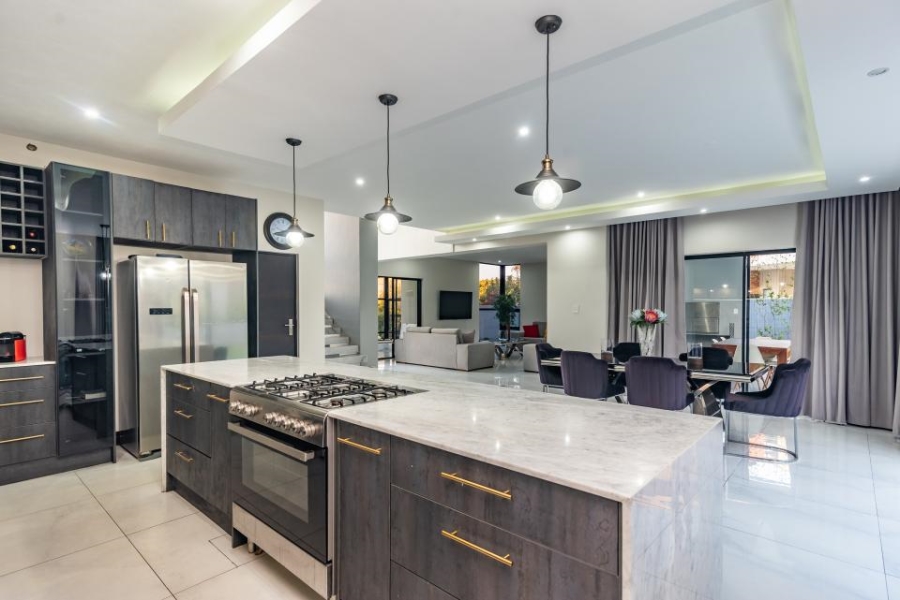 6 Bedroom Property for Sale in Lombardy Estate Gauteng