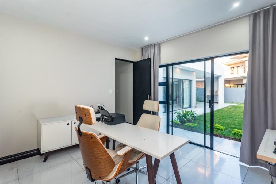 6 Bedroom Property for Sale in Lombardy Estate Gauteng