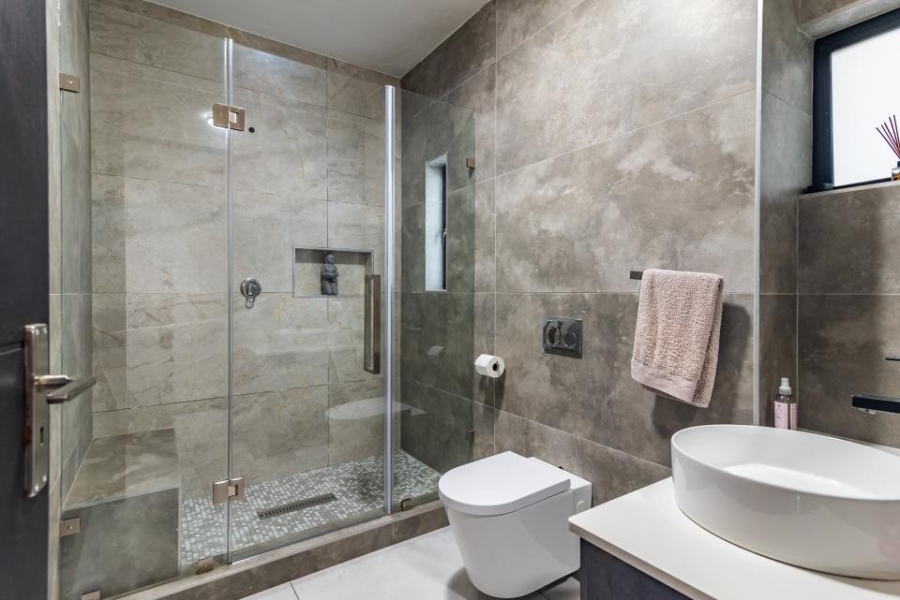 6 Bedroom Property for Sale in Lombardy Estate Gauteng