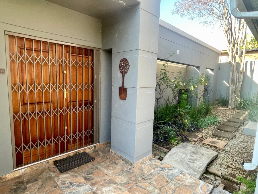 5 Bedroom Property for Sale in Brooklyn Gauteng