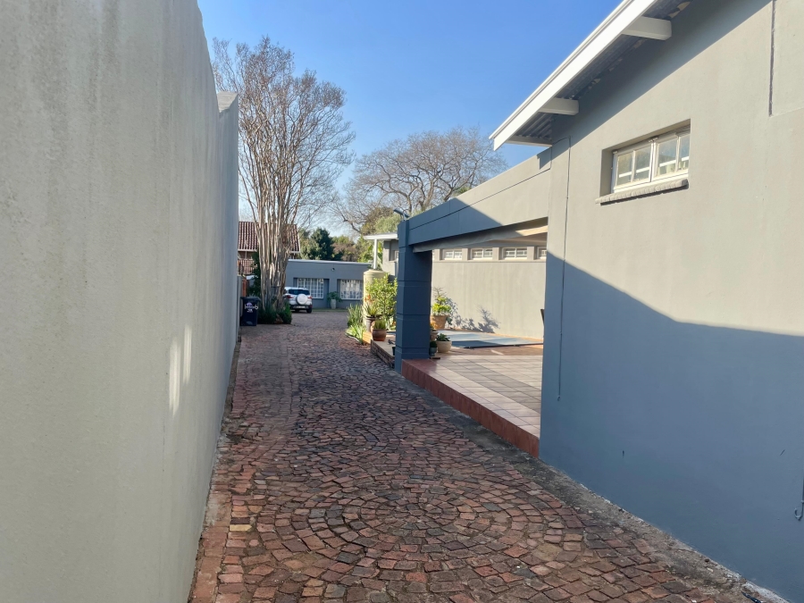 5 Bedroom Property for Sale in Brooklyn Gauteng