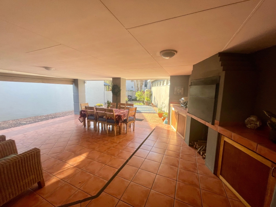 5 Bedroom Property for Sale in Brooklyn Gauteng