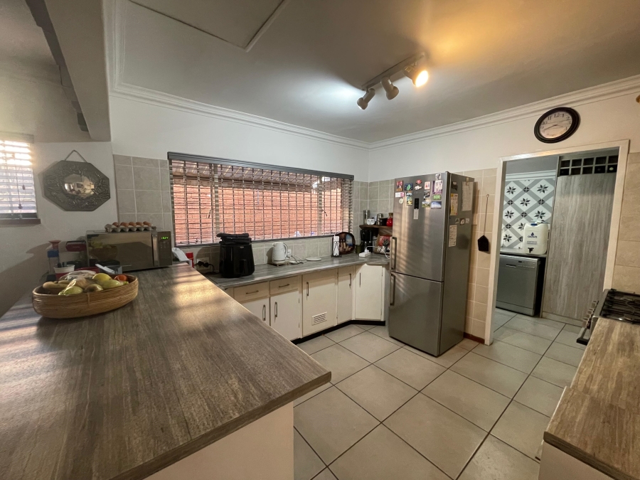 5 Bedroom Property for Sale in Brooklyn Gauteng