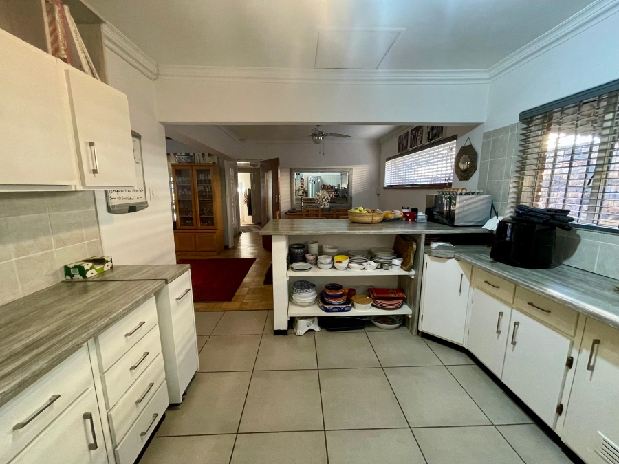 5 Bedroom Property for Sale in Brooklyn Gauteng