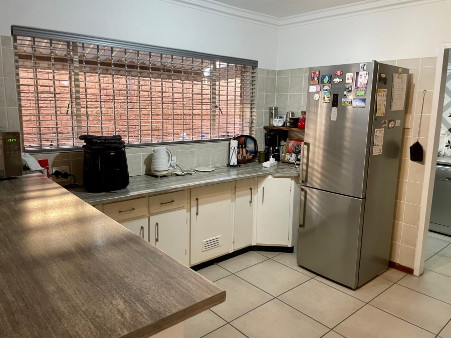 5 Bedroom Property for Sale in Brooklyn Gauteng