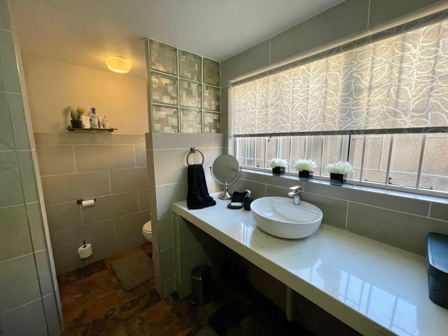 5 Bedroom Property for Sale in Brooklyn Gauteng