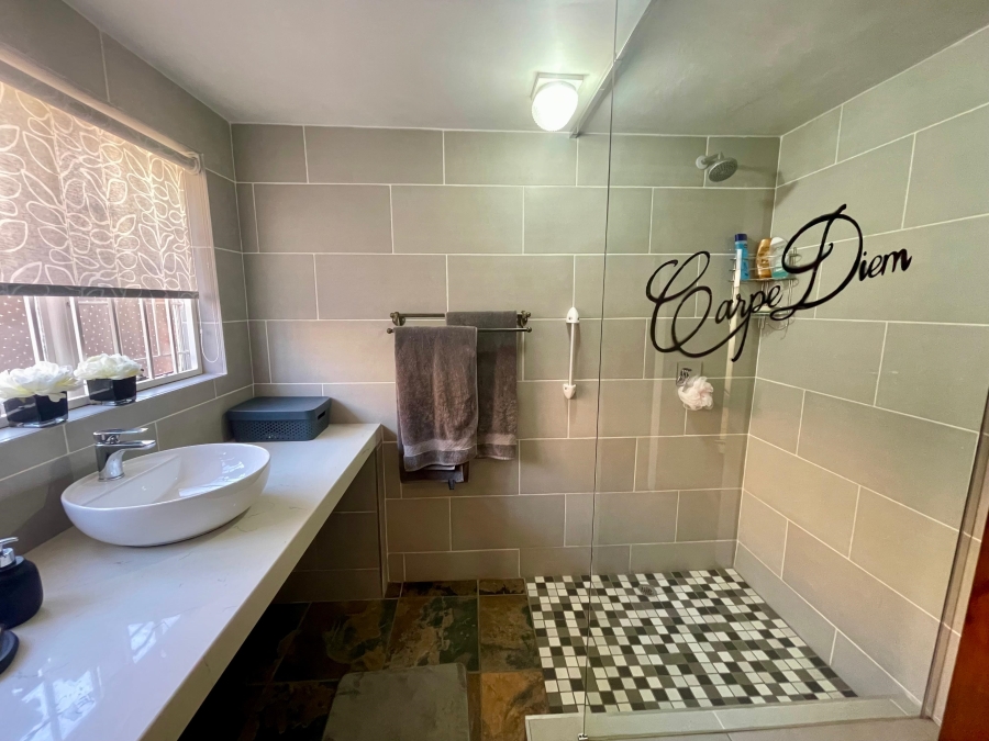 5 Bedroom Property for Sale in Brooklyn Gauteng