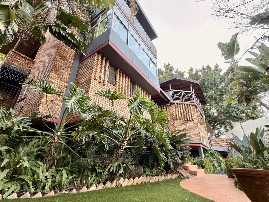 6 Bedroom Property for Sale in Die Wilgers Gauteng