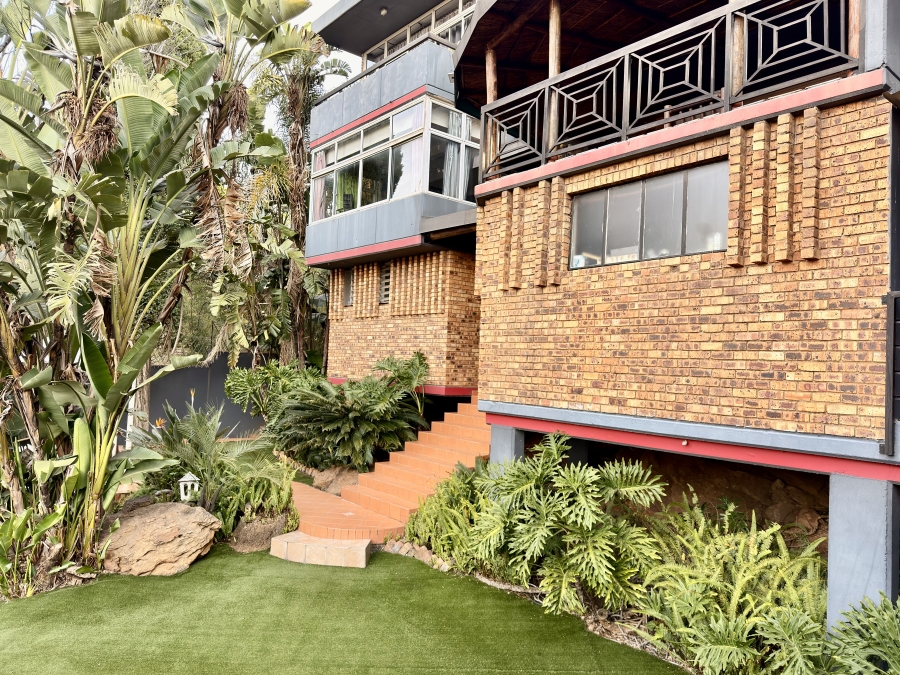 6 Bedroom Property for Sale in Die Wilgers Gauteng