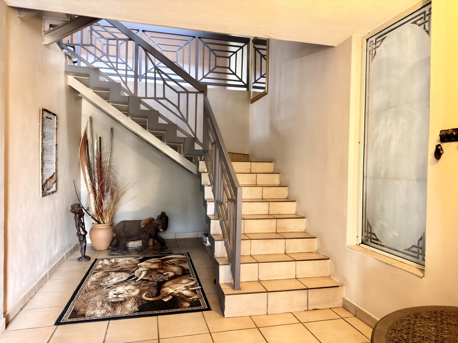 6 Bedroom Property for Sale in Die Wilgers Gauteng