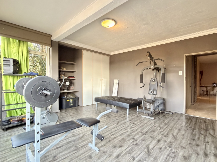 6 Bedroom Property for Sale in Die Wilgers Gauteng
