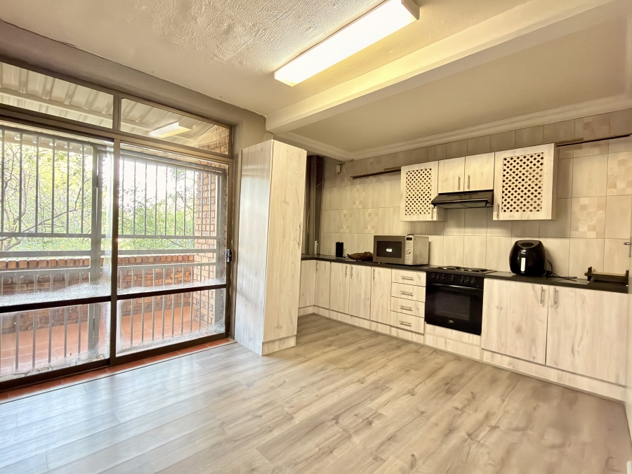 6 Bedroom Property for Sale in Die Wilgers Gauteng
