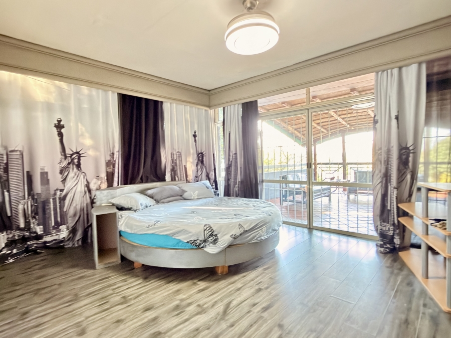 6 Bedroom Property for Sale in Die Wilgers Gauteng