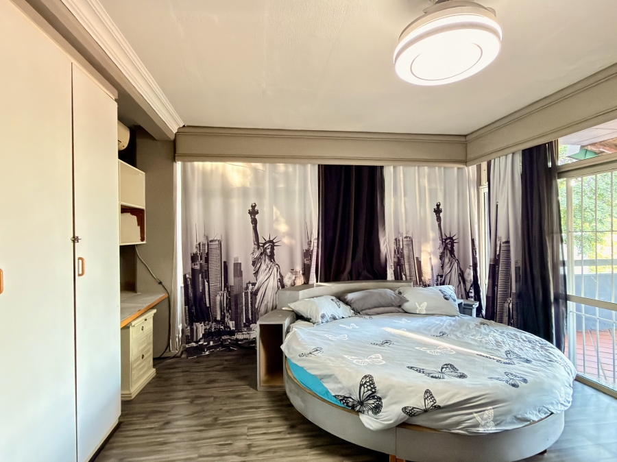 6 Bedroom Property for Sale in Die Wilgers Gauteng