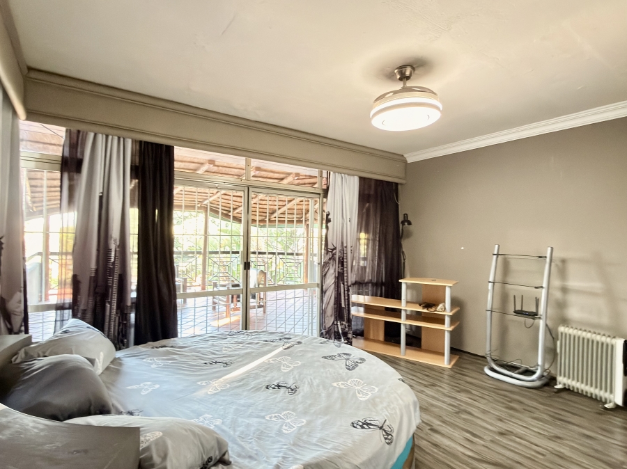 6 Bedroom Property for Sale in Die Wilgers Gauteng
