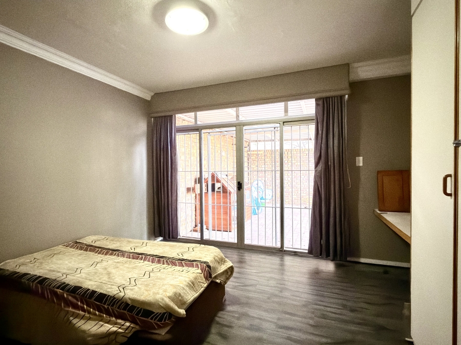 6 Bedroom Property for Sale in Die Wilgers Gauteng