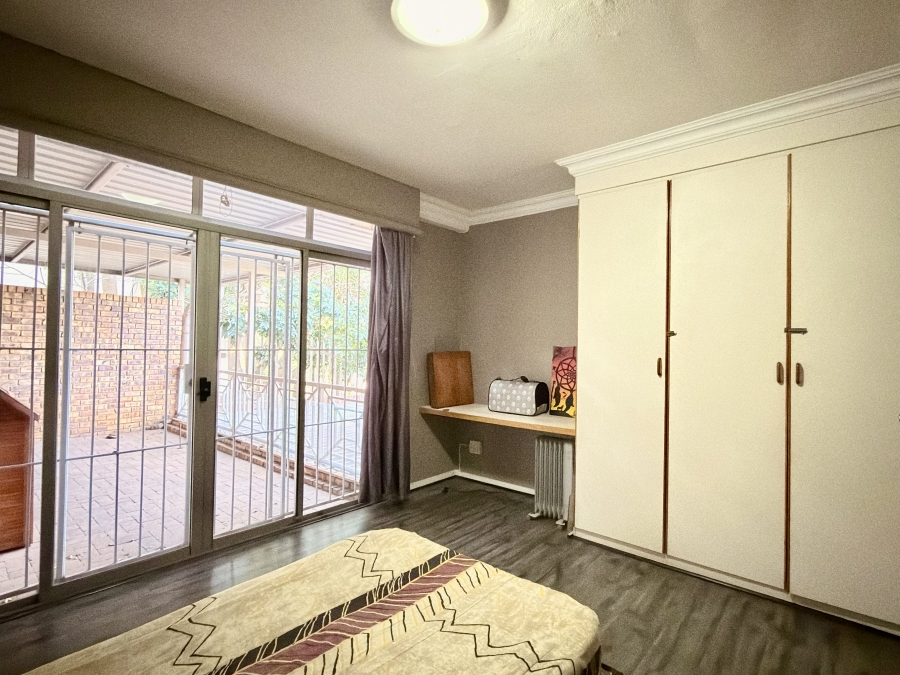 6 Bedroom Property for Sale in Die Wilgers Gauteng