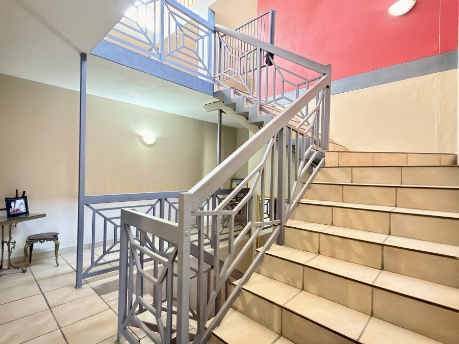 6 Bedroom Property for Sale in Die Wilgers Gauteng