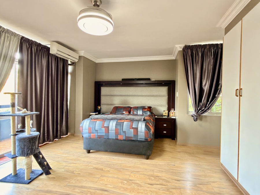 6 Bedroom Property for Sale in Die Wilgers Gauteng