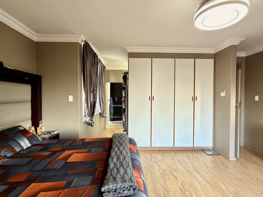 6 Bedroom Property for Sale in Die Wilgers Gauteng