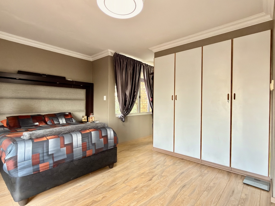 6 Bedroom Property for Sale in Die Wilgers Gauteng
