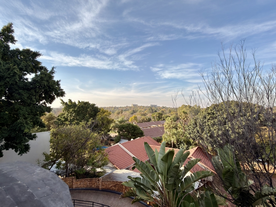 6 Bedroom Property for Sale in Die Wilgers Gauteng