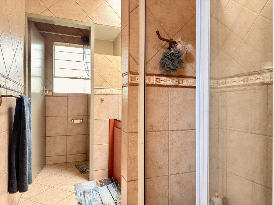 6 Bedroom Property for Sale in Die Wilgers Gauteng