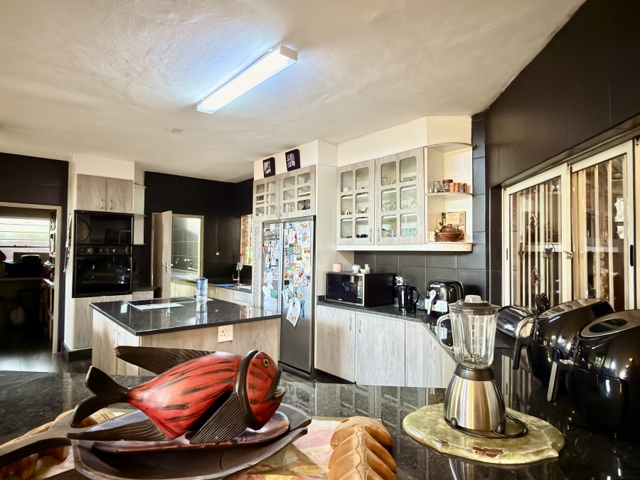 6 Bedroom Property for Sale in Die Wilgers Gauteng